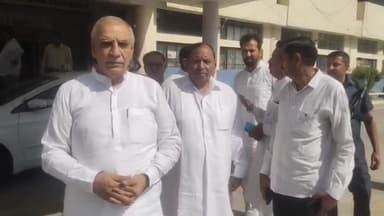 जगाधरी: 1 नवंबर को होने वाली जन आक्रोश रैली की परमिशन लेने कांग्रेस के वरिष्ठ नेता और रादौर विधायक पहुंचे उपायुक्त से मिलने