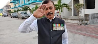 आपके आशीर्वाद का प्रसाद पाने के लिए शिवहर लोकसभा नंबर 4 से वीरों के वीर इंडियन पार्टी (वीवीआईपी) का उम्मीदवार घोषित