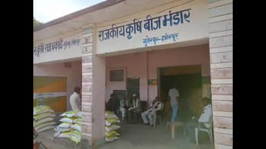 हमीरपुर: सुमेरपुर में ई-पास मशीन आते ही शुरू हुआ बीज वितरण, ई-पास मशीन के लिए किसान यूनियन के प्रदेश सचिव ने डीएम को लिखा था पत्र