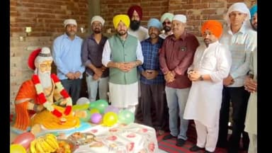 ਨਾਭਾ: ਭਗਵਾਨ ਵਾਲਮੀਕਿ ਜੀ ਦੇ ਜਨਮ ਦਿਹਾੜੇ ਤੇ ਜਿਲ੍ਹਾ ਯੋਜਨਾ ਬੋਰਡ ਪਟਿਆਲਾ ਦੇ ਚੈਅਰਮੈਨ ਨੇ  ਪਿੰਡ ਬਾਬਰਪੁਰ ਵਿਖੇ ਹਾਜ਼ਰੀ ਲਗਵਾਈ