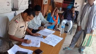 सिकटी: सोनामणी गोदाम ओपी परिसर में जनता दरबार का किया गया आयोजन, भूमि विवाद से संबंधित मामलों का किया गया निपटारा