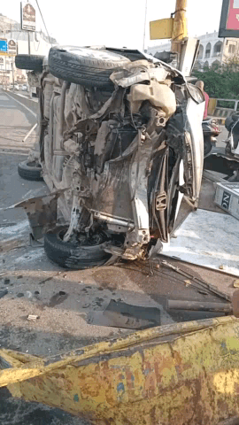 ग्वालियर गिर्द: #गाडी के टायर फटने से हुई दुर्घटनाग्रस्त #