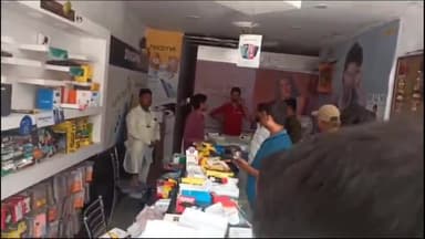 सासाराम: बीते देर रात सासाराम नगर थाना क्षेत्र के पुराने जीटी रोड पर एक मोबाइल दुकान में हुआ चोरी,