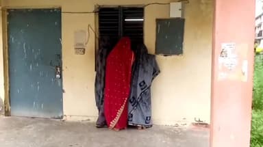 सैफई: मंशी की मड़ैया गांव में घर पर पानी लगाते समय करंट लगने से 45 वर्षीय व्यक्ति की हुई मौत