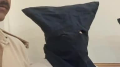 मोतिहारी: बड़हरवा गांव में घर में घुसकर मोबाइल चोरी करते एक बदमाश हुआ गिरफ्तार भेजा गया जेल