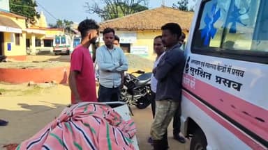 लोहरदगा: लोहरदगा मधुबन टोली में नहाने के दौरान पैर फिसल कर कुएं में गिरने से एक महिला की हुई मौत जांच में जुटी पुलिस।