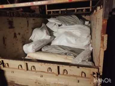 अंबिकापुर:  फ्लाइंग स्क्वायड दल द्वारा तीन अलग-अलग मामलों में छाता साड़ी स्पोर्ट्स शूज आदि सामग्री की गई जप्त