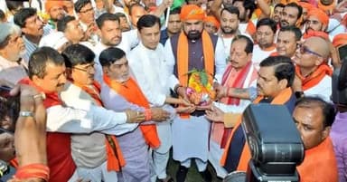 बिहार के वीर-बलिदानियों के आंगन की पवित्र माटी दिल्ली के कर्तव्यपथ को चली...

पटना के सप्तमूर्ति के पास #MeriMatiMeraDesh देशव्यापी कार्यक्रम के तहत माननीय प्रदेश अध्यक्ष श्री Samrat Choudhary ने बिहार की एकत्रित पवित्र माटी क