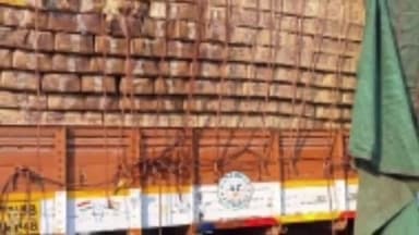 करछना: डांडी में माचिस लादकर जा रहे ट्रक में दूसरे ट्रक की टक्कर से लगी आग, स्थानीय लोगों ने पानी डालकर बुझाई आग