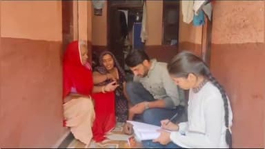 पिड़ावा: सरोनिया में मौसमी बीमारियों का प्रकोप, चिकित्सा विभाग ने सर्वे करवरकर मरीजों को दिया उपचार