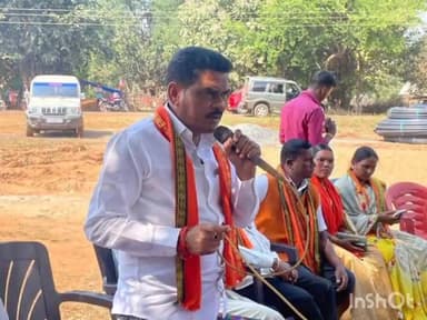 तोकापाल: बीजेपी मंडल अध्यक्ष और पूर्व विधायक ने तोकापाल में कार्यकर्ताओं व ग्रामीणों की ली बैठक