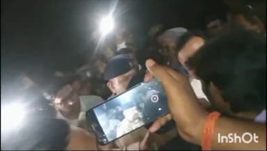 देेेवरिया: चाकू मारकर हत्या मामले में बाबूपट्टी गांव में छात्र का शव रख परिजनों ने किया प्रदर्शन, पुलिसकर्मी हुए तैनात