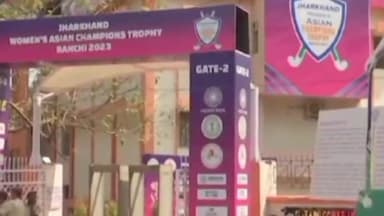 कांके: मोरहाबादी एस्ट्रोटर्फ स्टेडियम में आयोजित वीमेंस एशियन चैंपियनशिप ट्रॉफी को लेकर साफ-सफाई में जुटी रांची नगर निगम