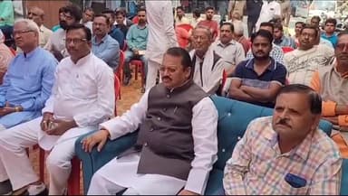 हमीरपुर: मुख्यालय स्थित राजकीय इंटर कॉलेज में राज्यसभा सांसद ने कार्यकर्ताओं के साथ सुनी प्रधानमंत्री की मन की बात