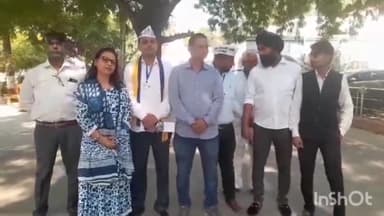 आगरा: फतेहाबाद रोड स्थित मंडलायुक्त कार्यालय पर आप पार्टी के व्यापार प्रकोष्ठ पदाधिकारी ने नगर निगम के खिलाफ किया प्रदर्शन