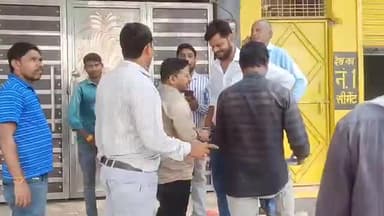 हमीरपुर: सुमेरपुर कस्बे में विद्युत विभाग की टीम ने कनेक्शन काट जमा कराए ₹5 लाख