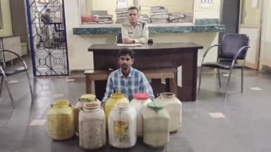 कोटा: ग्राम कपसीया कल से 105 लीटर अवैध महुआ शराब के साथ 1आरोपी को कोटा पुलिस ने किया गिरफ्तार