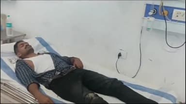 दिनारा: परसथूआ में अनियंत्रित कर पलटने से कार्य पर सवार तीन लोग हुए घायल।