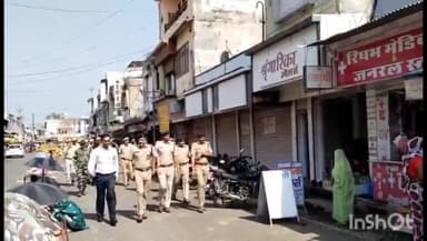 चित्तौड़गढ़: विधानसभा चुनाव को लेकर पुलिस और प्रशासन ने CRPF के साथ पाडनपोल से शहर के प्रमुख मार्गों में निकाला फ्लैग मार्च