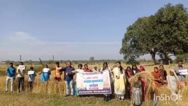 पेण्ड्रा: पतगंवा में धान कटाई कर रहे लोगों और आंगनवाड़ी कार्यकर्ताओं को शत प्रतिशत मतदान के लिए दिलाई गई शपथ