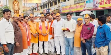 देेेवरिया: सुभाष चौक पर भाजपा किसान मोर्चा ने गन्ना किसानों के 1361 करोड़ बकाया राशि भुगतान के सरकार के निर्णय पर मनाया जश्न