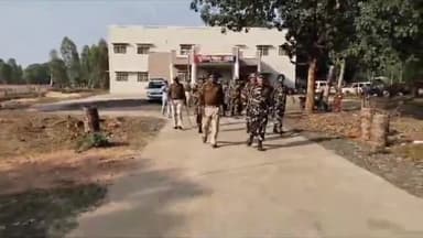 जयसिंहनगर: विधानसभा निर्वाचन के मद्देनजर सीधी में पुलिस एवं एसएसटी टीम के द्वारा निकाला गया फ्लैग मार्च