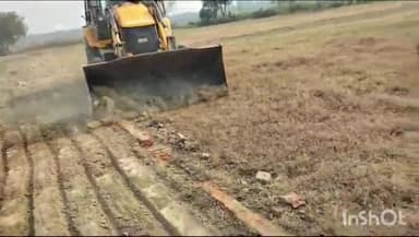 धौलाना: हापुड़-पिलखुवा विकास प्राधिकरण ने पबला रोड व ग्राम छिजारसी सहित 4 स्थानों पर अवैध प्लॉटिंग पर की ध्वस्तीकरण की कार्रवाई