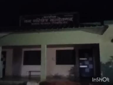 बल्देवगढ़: वन विभाग ने बल्देवगढ़ बम्होरी तिगैला पर अवैध लकड़ी रखने वाले व्यक्ति के घर की छापेमारी, 2 ट्रॉली खैर की लकड़ी की जब्त