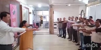 विश्राम बाबा : राष्ट्रीय एकता दिवस पर कलेक्ट्रेट में शासकीय कर्मियों ने ली शपथ