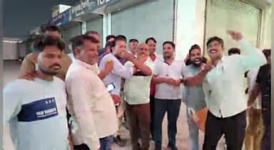 बहरोड़: बहरोड़ से कांग्रेस ने संजय यादव को बनाया प्रत्याशी , समर्थकों ने आतिशबाजी कर खिलाई एक दूसरे को मिठाई