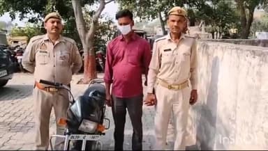 धौलाना: धौलाना पुलिस ने चेकिंग के दौरान हाइड्रा चौराहा UPSIDC के पास से 1 अभियुक्त को किया गिरफ्तार, 1 बाइक की बरामद