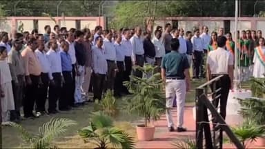 मंदसौर: सुशासन भवन परिसर में मध्य प्रदेश स्थापना दिवस के अवसर पर कलेक्टर ने किया ध्वजारोहण, हुए सांस्कृतिक कार्यक्रम