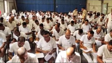 डेहरी: पुलिस केंद्र में प्रशिक्षण प्राप्त कर रहे पुलिस कर्मियों का बीएमपी में हुआ मॉक टेस्ट,अधिकारियों के द्वारा दी गई ट्रेनिंग