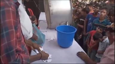 मंसूरचक: प्रखंड के महेंद्रगंज में इनामी कूपन विजेताओं के बीच बांटा गया पुरस्कार