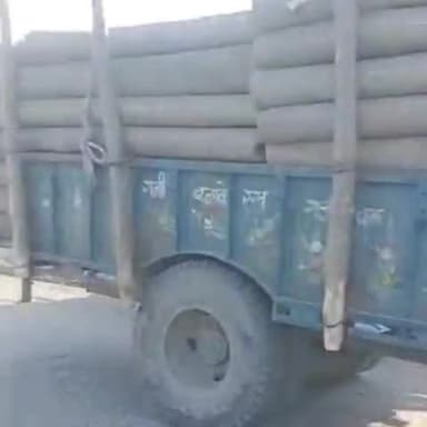 जगाधरी: शादीपुर रोड पर लक्कड़ से भरी ट्राली पलटने से बची हादसा होने से टाला ट्राली का हुआ नुकसान