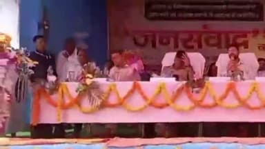 फुल्लीडूमर: तेलिया मोड़ दुर्गा मंदिर प्रांगण में जनसंवाद कार्यक्रम का डीएम ने किया उद्घाटन, जन कल्याणकारी योजनाओं की दी जानकारी