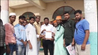 फिरोज़ाबाद: काठ बाजार में हुए अग्निकांड पीड़ितों को मुआवजे को लेकर दबरई डीएम कार्यालय पर सूफ़ी खानकाह एसोसिएशन ने दिया ज्ञापन