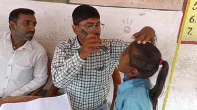 करपी: प्राथमिक विद्यालय खोजन में स्वास्थ्य विभाग के टीम ने 82 छात्र छात्राओं को की गई स्वास्थ्य जांच