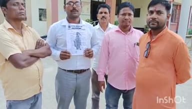 कटिहार: जिले में खाद की कालाबाजारी के विरोध में भारतीय किसान संघ के सदस्यों ने जिला कृषि पदाधिकारी को सौंपा मांग पत्र