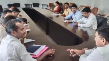 बानो: प्रखंड कार्यालय बानो के सभागार में चलो करें आवास पूरा अभियान को लेकर हुई बैठक, 10 नवंबर तक चलेगा अभियान