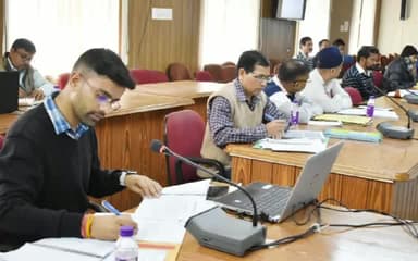 जोशीमठ: डीएम हिमांशु खुराना ने बद्रीनाथ धाम में चल रहे मास्टर प्लान के कार्यों को लेकर अधिकारियों के साथ की समीक्षा बैठक