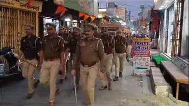 सहारनपुर: कुतुबशेर क्षेत्र में आगामी त्योहारों के दृष्टिगत थाना प्रभारी ने पुलिस बल के साथ किया फ्लैग मार्च