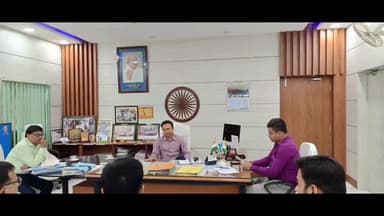 बरौली: खजुरिया पंचायत से होकर गुजरने वाली नदी की सफाई करने का डीएम ने दिया आदेश, बेहतर होगी खेती