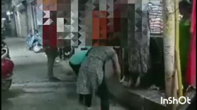 बुलंदशहर: अंसारी रोड मार्किट में नाबालिग मनचले को छेड़छाड़ करना पड़ा महंगा, लड़की ने की पिटाई; वीडियो वायरल