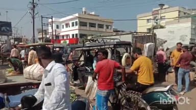 कटिहार: नगर निगम के महापौर का न्यू मार्केट के सब्जी दुकानदार नही कर रहे पालन,सड़क के बीच लगा रहे दुकान