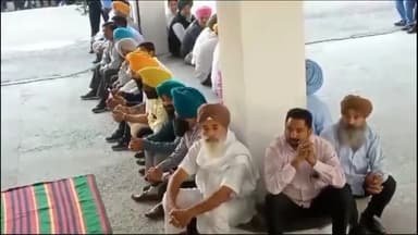 ਐਸਏਐਸ ਨਗਰ ਮੁਹਾਲੀ: ਆਪਣੀਆਂ ਮੰਗਾਂ ਨੂੰ ਲੈਕੇ ਪੰਜਾਬ ਸਕੂਲ ਸਿਖਿਆ ਬੋਰਡ ਕਰਮਚਾਰੀ ਐਸੋਸੀਏਸ਼ਨ ਨੇ ਫੇਸ 8 ਵਿਖ਼ੇ ਸਰਕਾਰ ਖਿਲਾਫ਼ ਲਾਇਆ ਧਰਨਾ