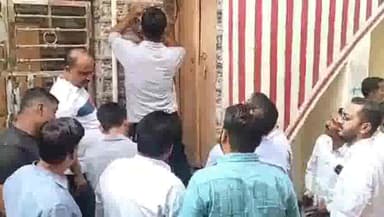 उरई: चीफ इंजीनियर विद्युत विभाग झांसी जॉन के नेतृत्व में विद्युत विभाग ने उरई नगर के कई मोहल्लों में चलाया चेकिंग अभियान