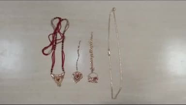 आरा: मसाढ़ गांव के देवी मंदिर से चोरी हुए गहनों को पुलिस ने बक्सर से किया बरामद, चोर भी हुआ गिरफ्तार