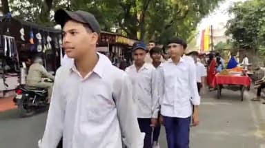 मंदसौर: गांधी चौराहा एवं अन्य मार्गो से मतदाता जागरूकता को लेकर एनसीसी के बच्चों द्वारा निकाली गयी रैली