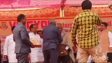 धौलाना: पिलखुवा के स्कूल में केन्द्रीय राज्यमंत्री वीके सिंह ने तीन दिवसीय वालीबाल अंडर-19 गर्ल्स प्रतियोगिता कंकिया शुभारम्भ